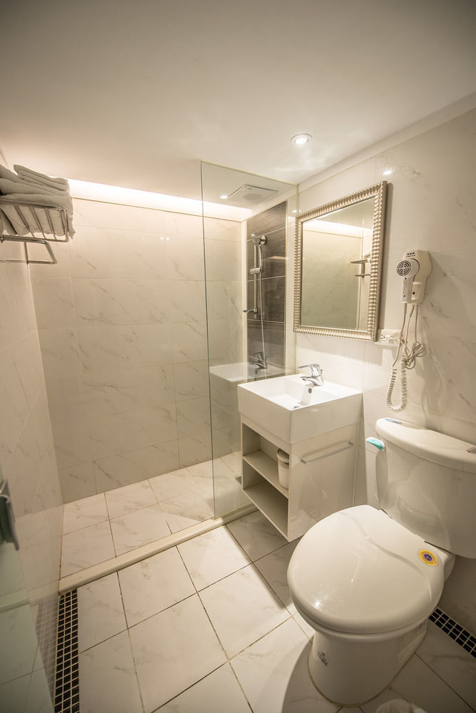 Golden Stone Hotel Гаосюн Экстерьер фото